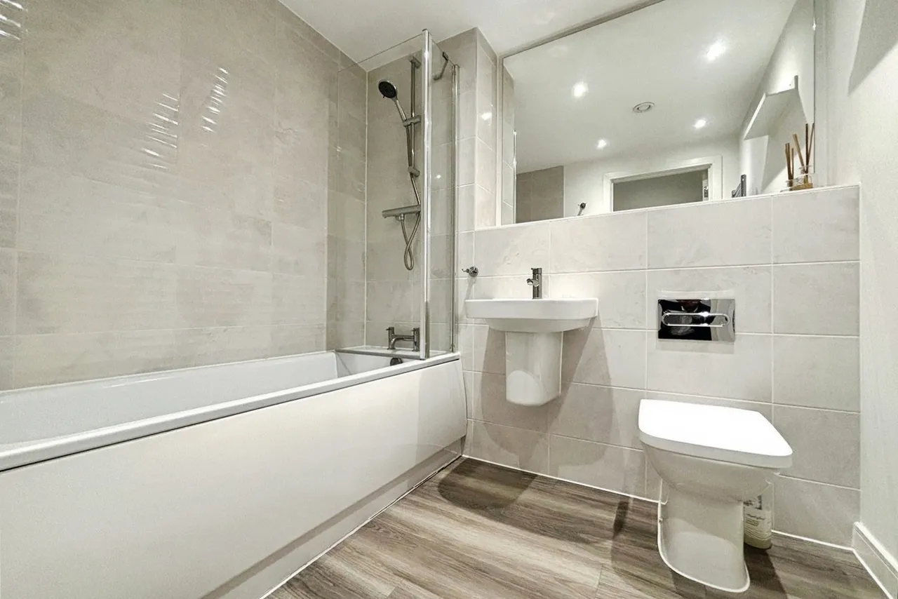 Station Road, Hook, Hampshire, RG27 9QW, photo 5