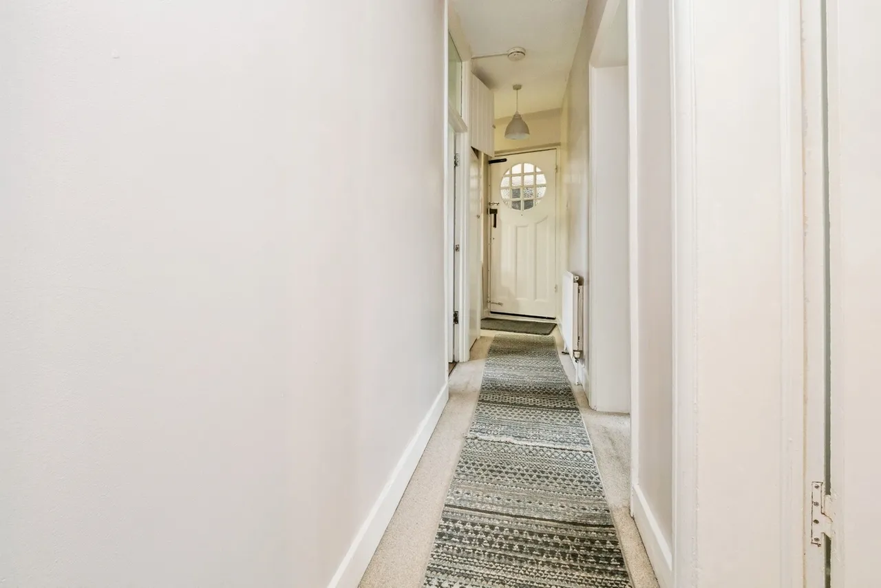 Avondale Court, Churchfields, London, E18, photo 12