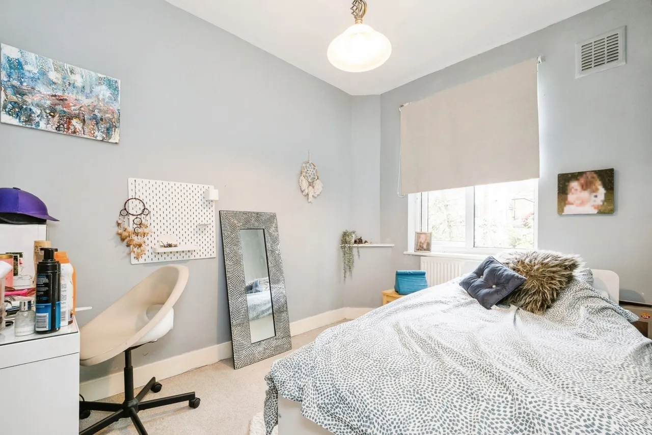 Avondale Court, Churchfields, London, E18, photo 9