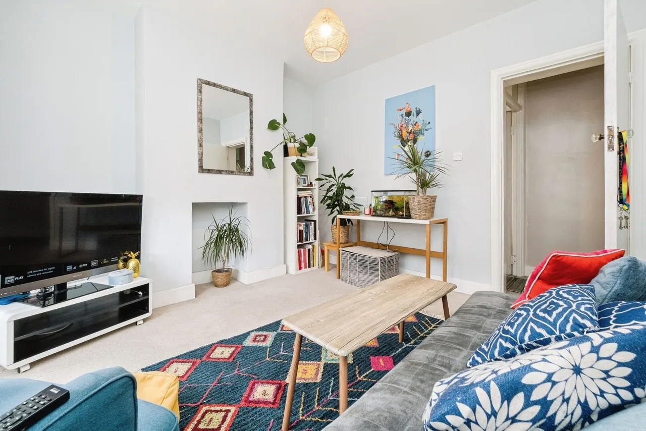 Avondale Court, Churchfields, London, E18, photo 4