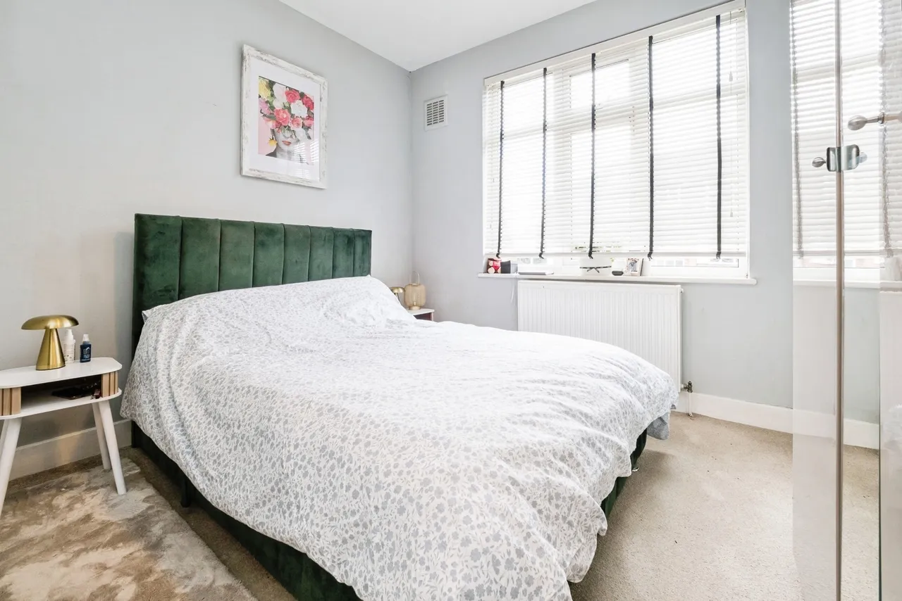 Avondale Court, Churchfields, London, E18, photo 8