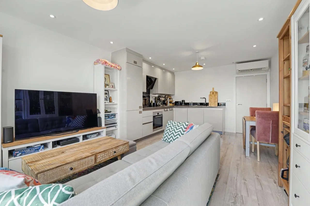 Plaistow Road, London, E13, photo 7