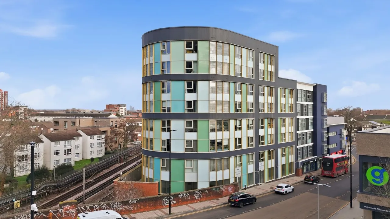 Plaistow Road, London, E13, photo 3