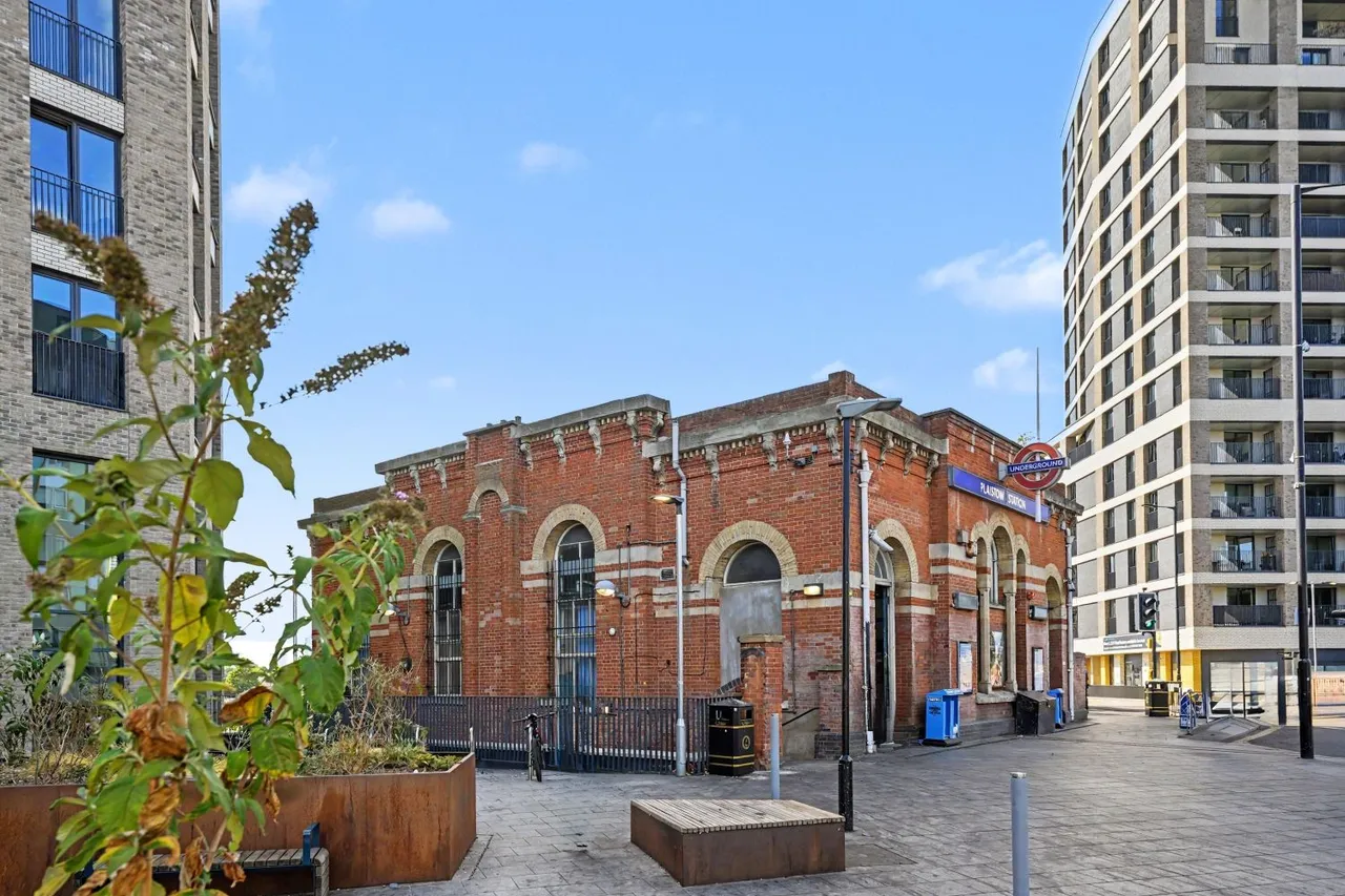 Plaistow Road, London, E13, photo 5