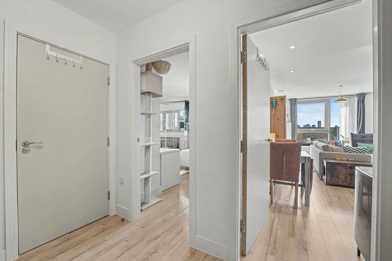 Plaistow Road, London, E13, photo 14