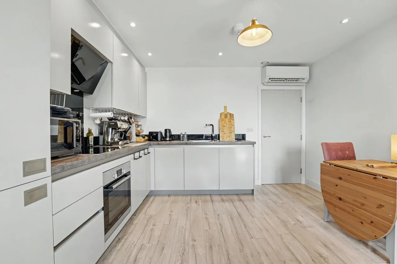 Plaistow Road, London, E13, photo 8