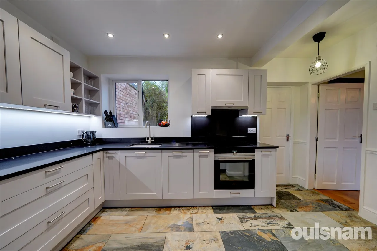 Swan Street, Alvechurch, Birmingham, Worcestershire, B48 7RP, photo 4