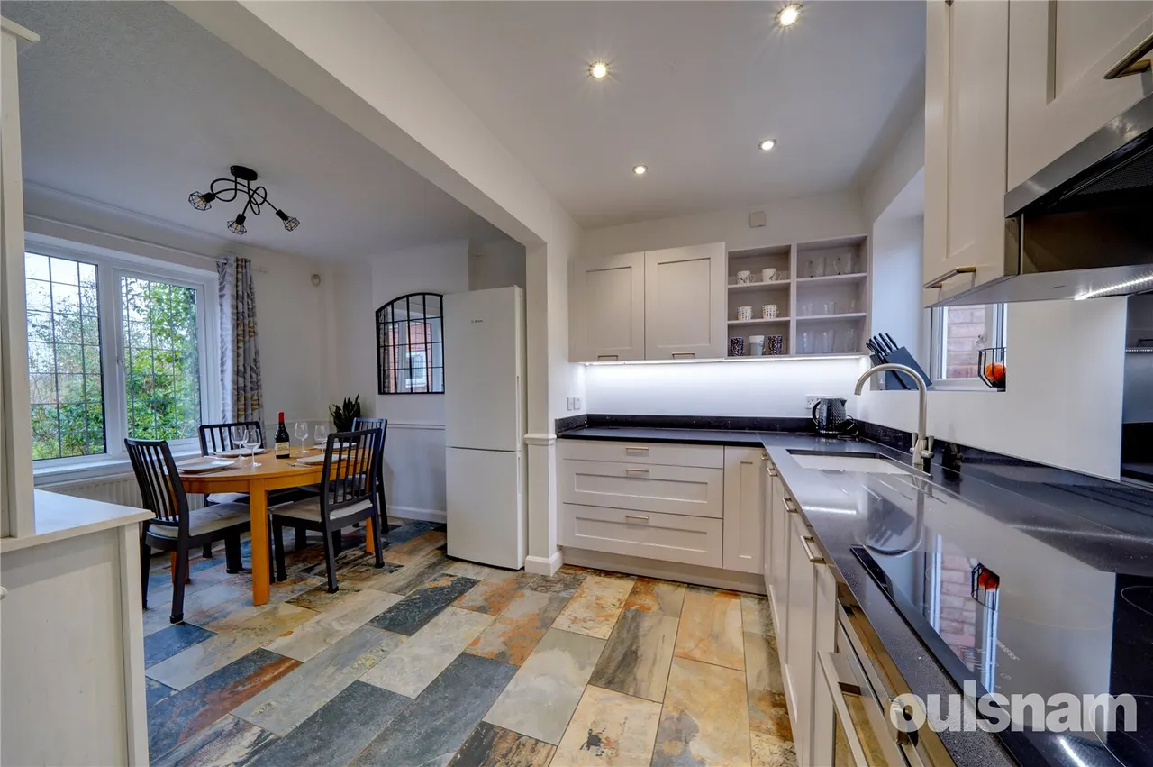 Swan Street, Alvechurch, Birmingham, Worcestershire, B48 7RP, photo 2