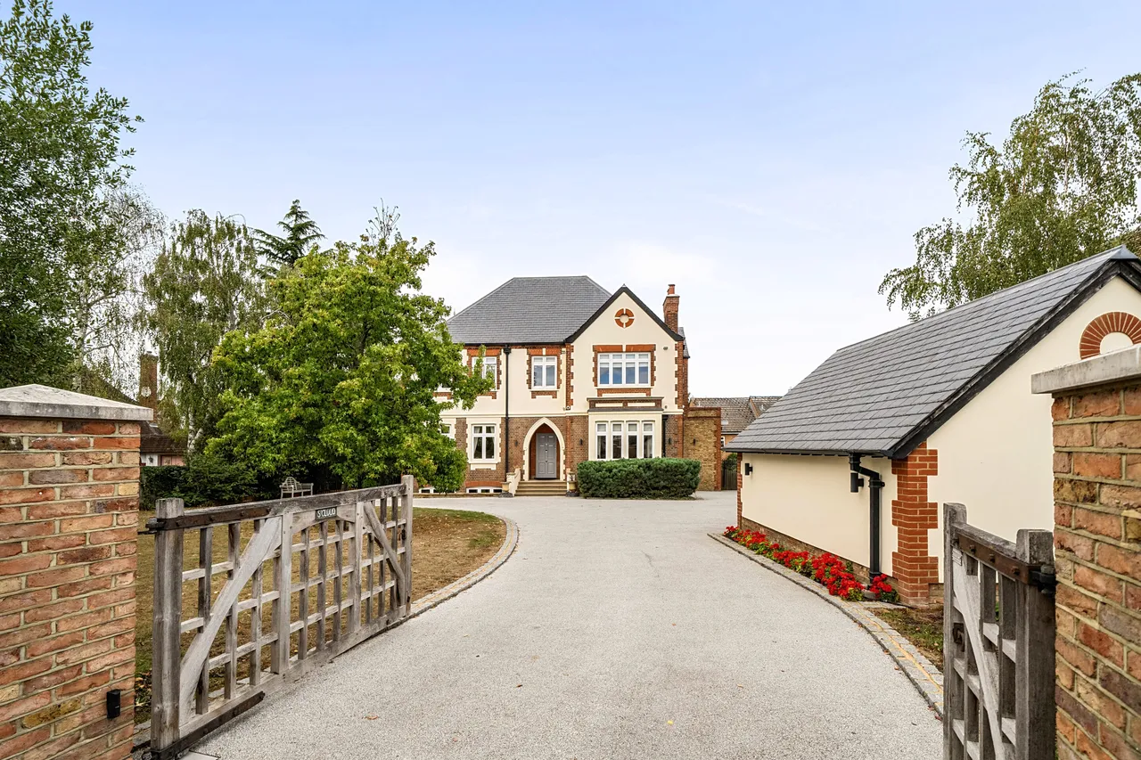 4 bed house for sale — Ickenham Road, Ruislip, HA4