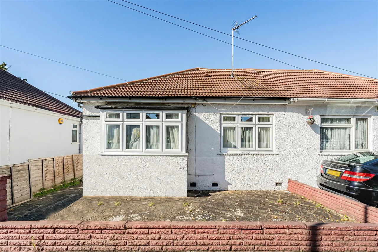 2 bed house for sale, Rugby Avenue, Wembley, HA0