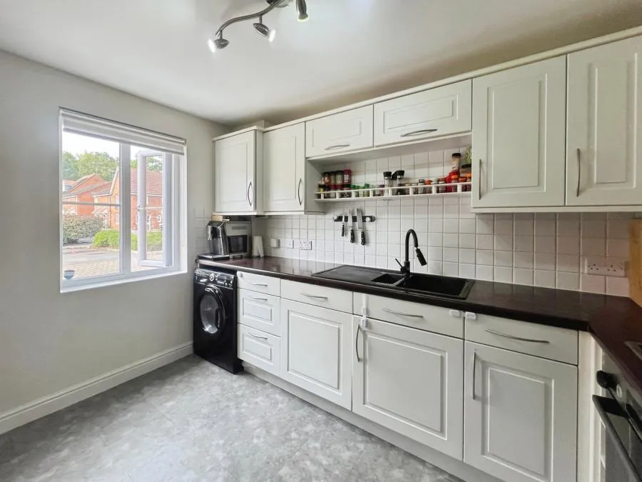 Poperinghe Way, Arborfield, RG2, photo 11