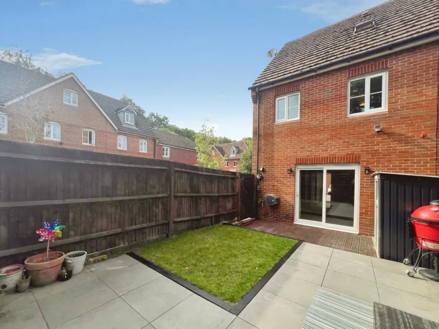 Poperinghe Way, Arborfield, RG2, photo 20