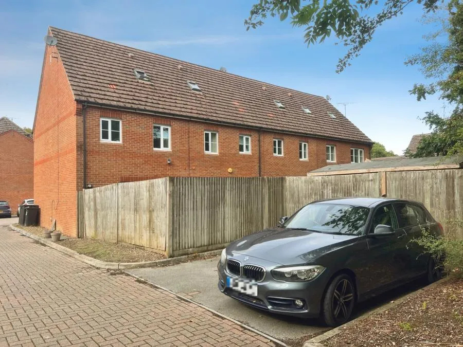 Poperinghe Way, Arborfield, RG2, photo 22