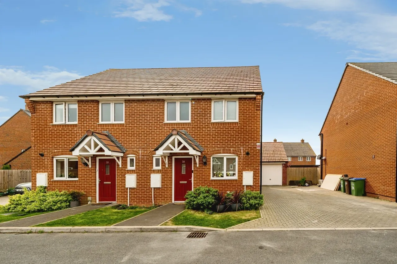3 bed house for sale — Restharrow Road, Broughton, Aylesbury