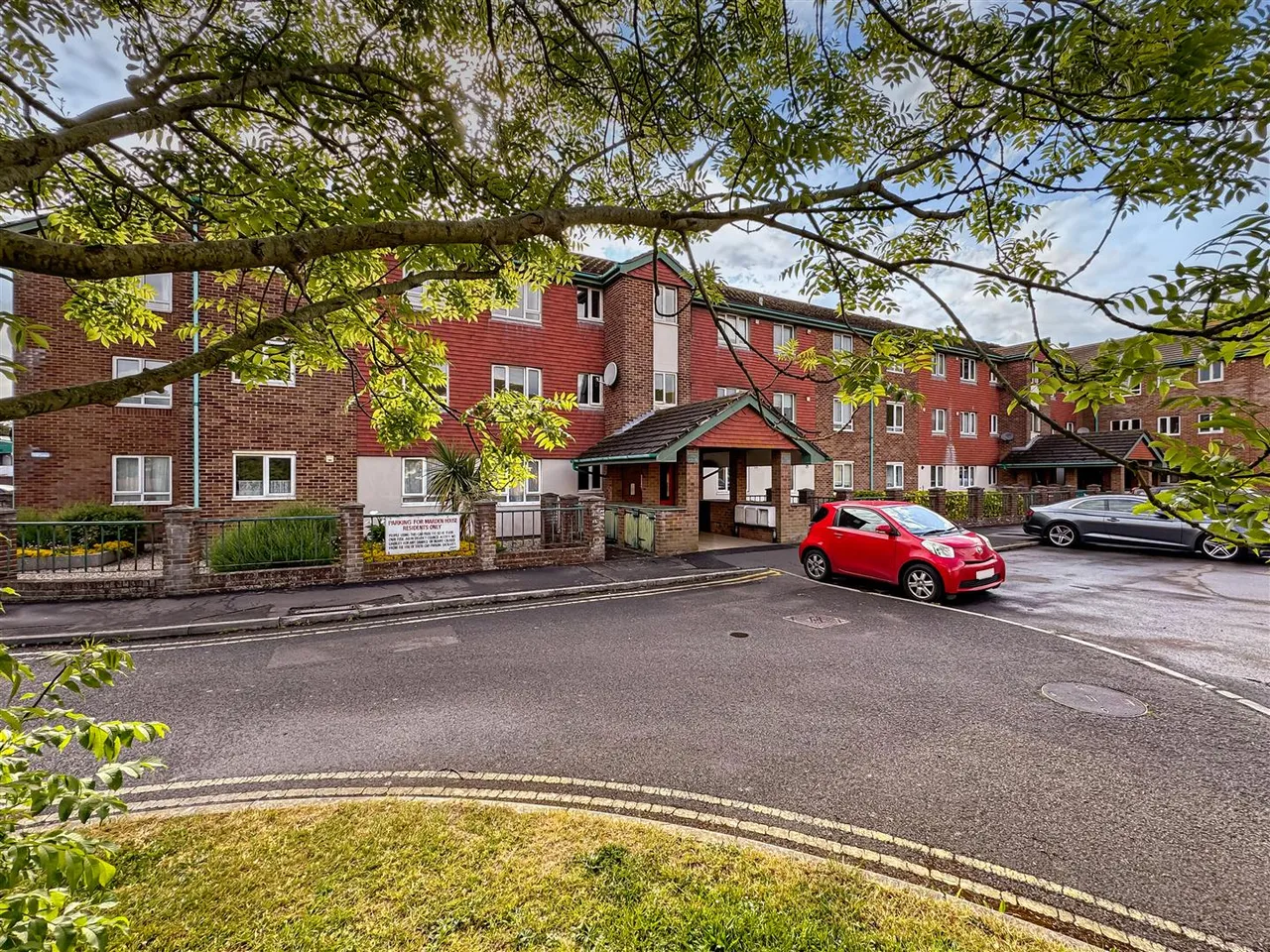 2 bed flat for sale, Highfield, Littlehampton