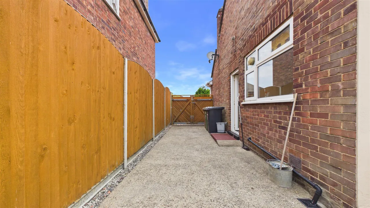 Francis Gardens, Peterborough, photo 18