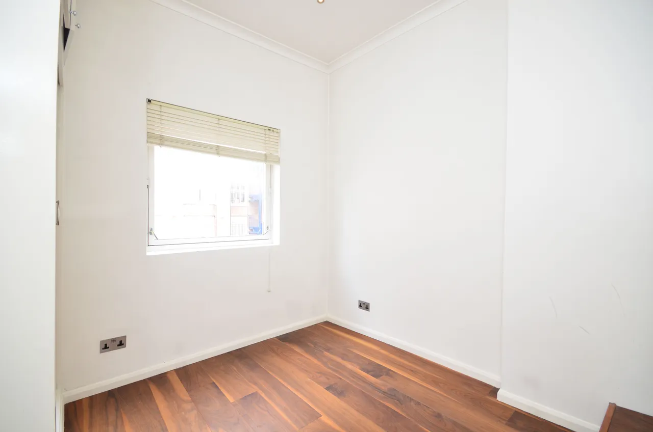 Flat 4, 22 Hatherley Grove, London, photo 5