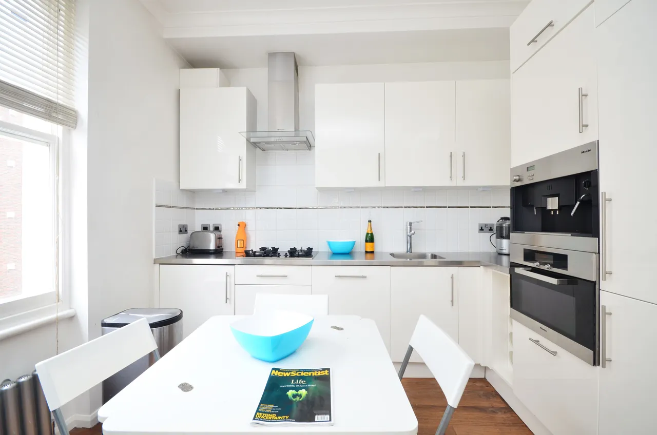 Flat 4, 22 Hatherley Grove, London, photo 2