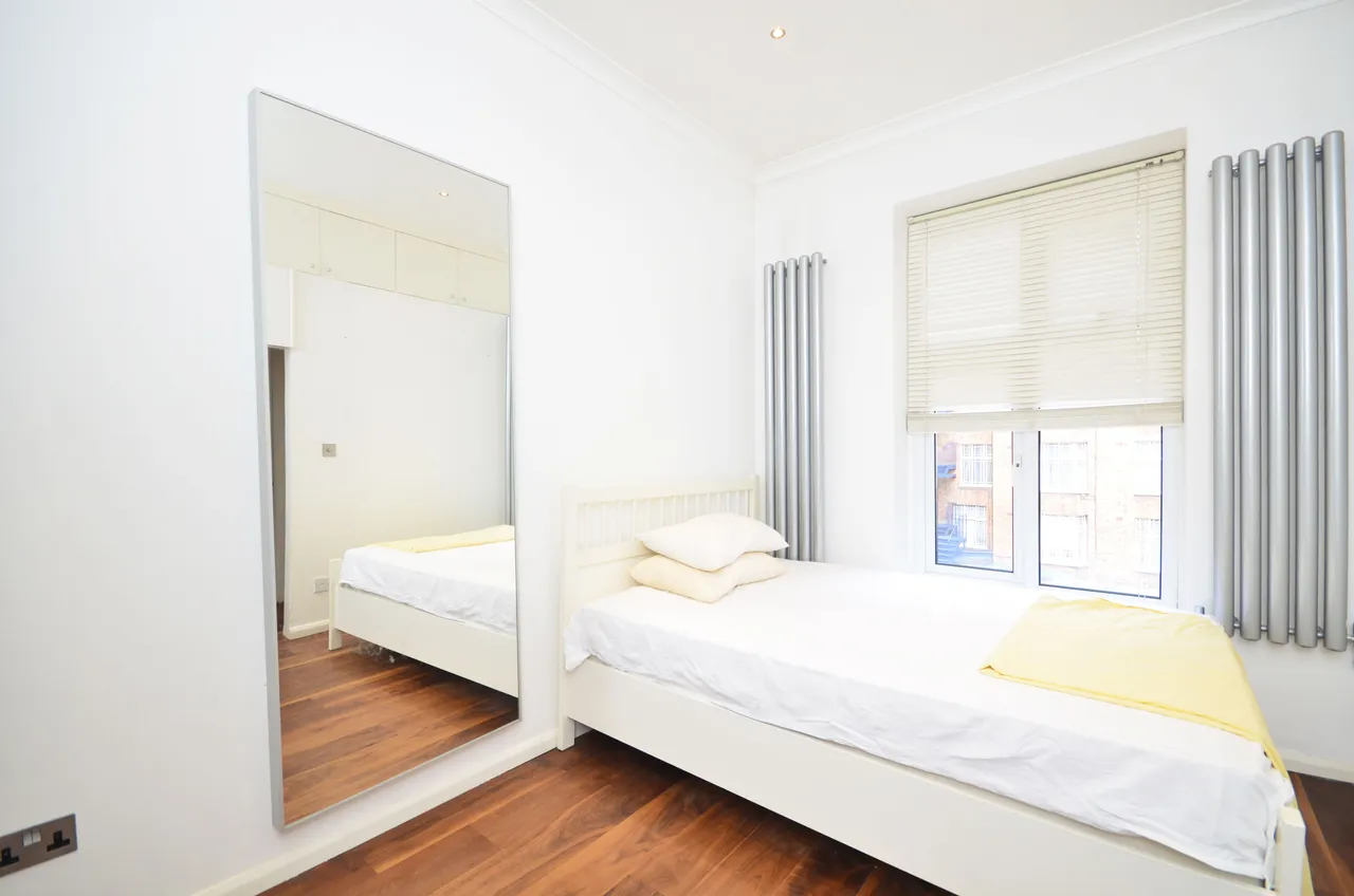 Flat 4, 22 Hatherley Grove, London, photo 4