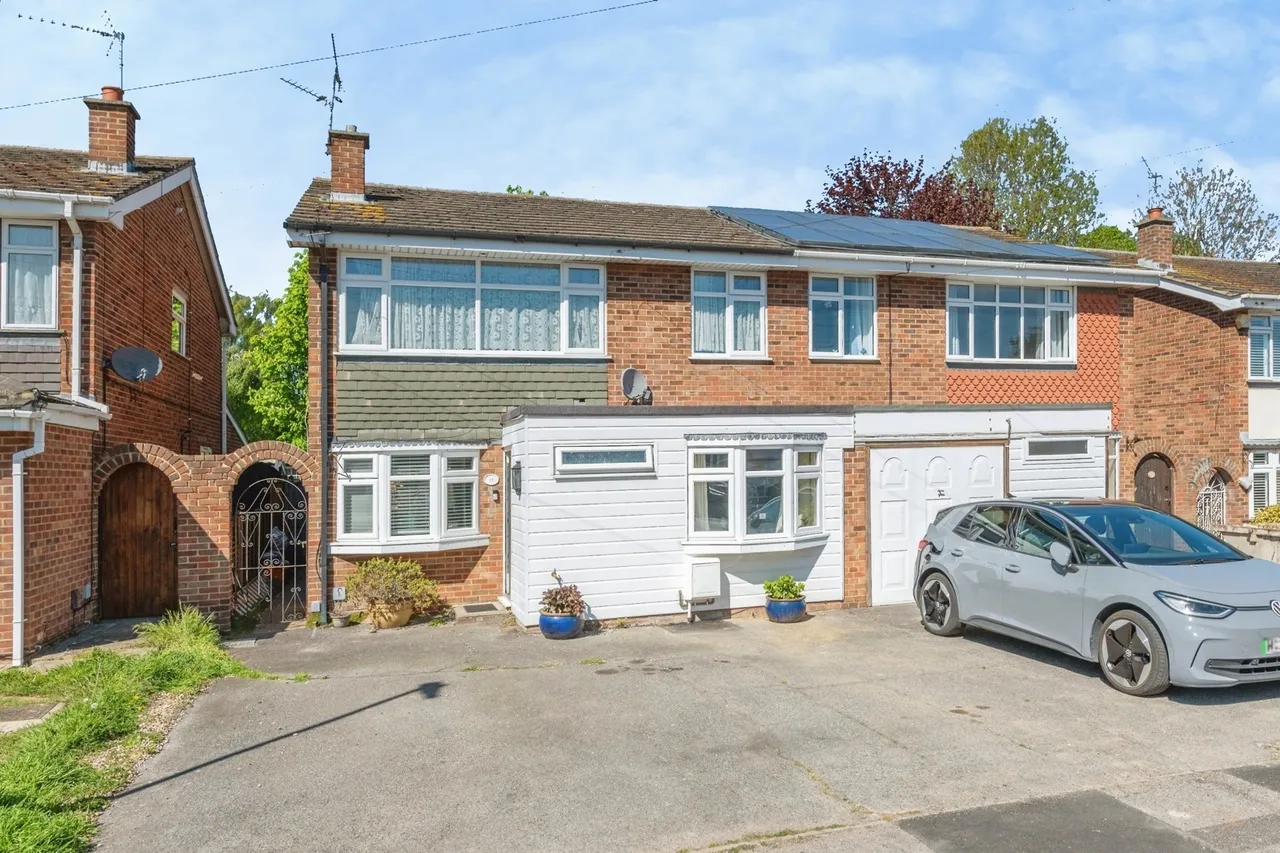 4 bed house for sale — Albany Road, Wickford, Essex, SS12