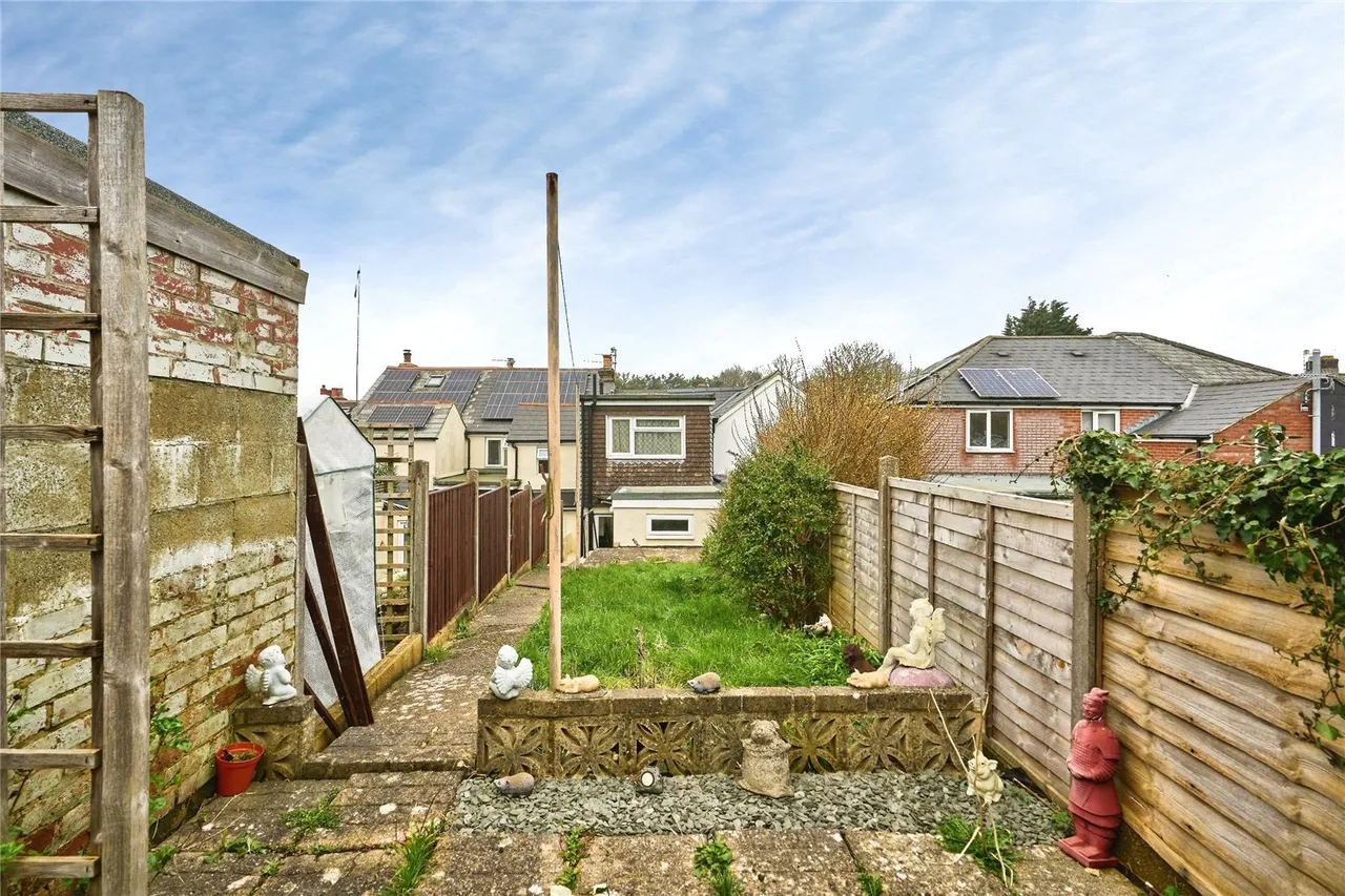 Barton Road, Newport, PO30, photo 8