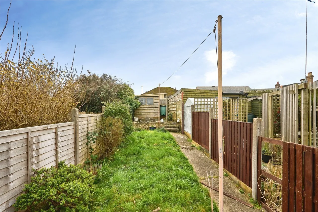 Barton Road, Newport, PO30, photo 6