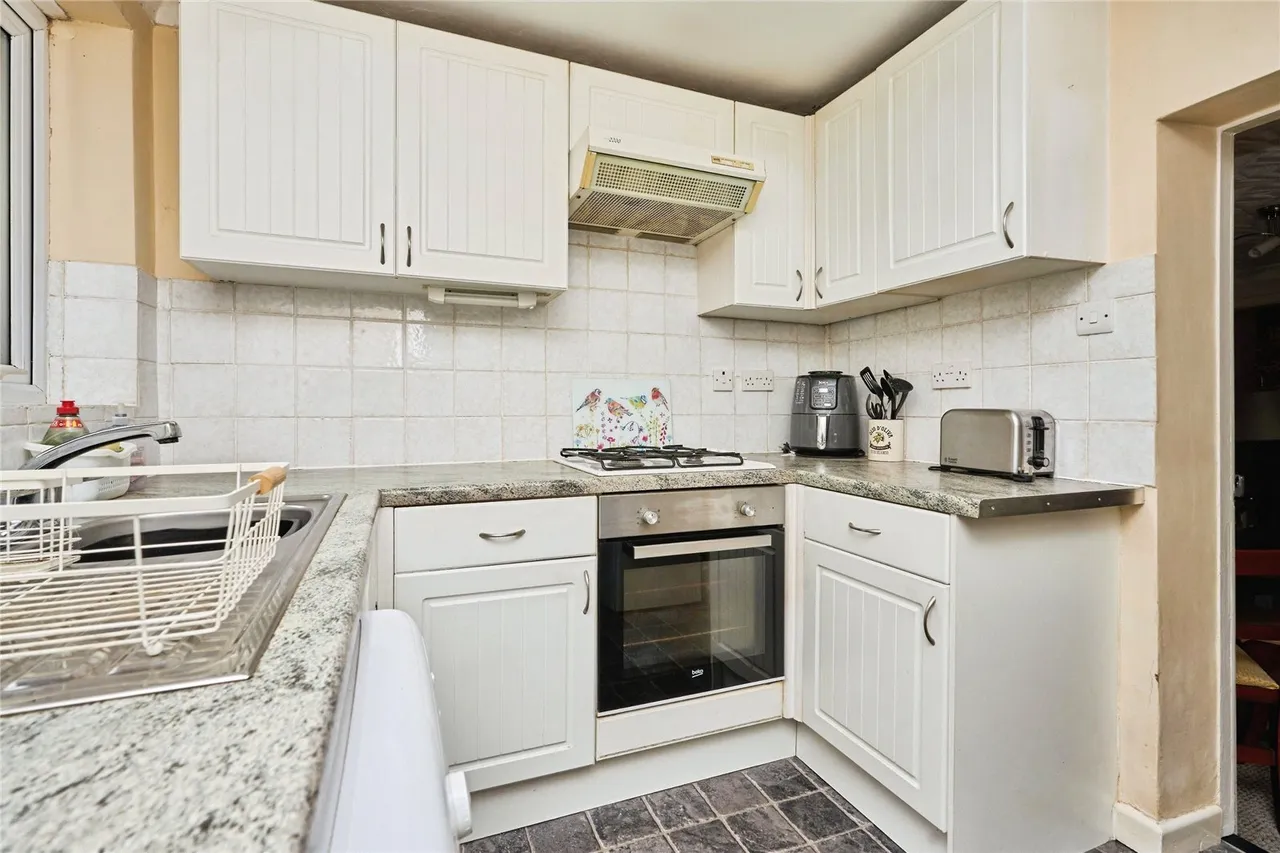 Barton Road, Newport, PO30, photo 4