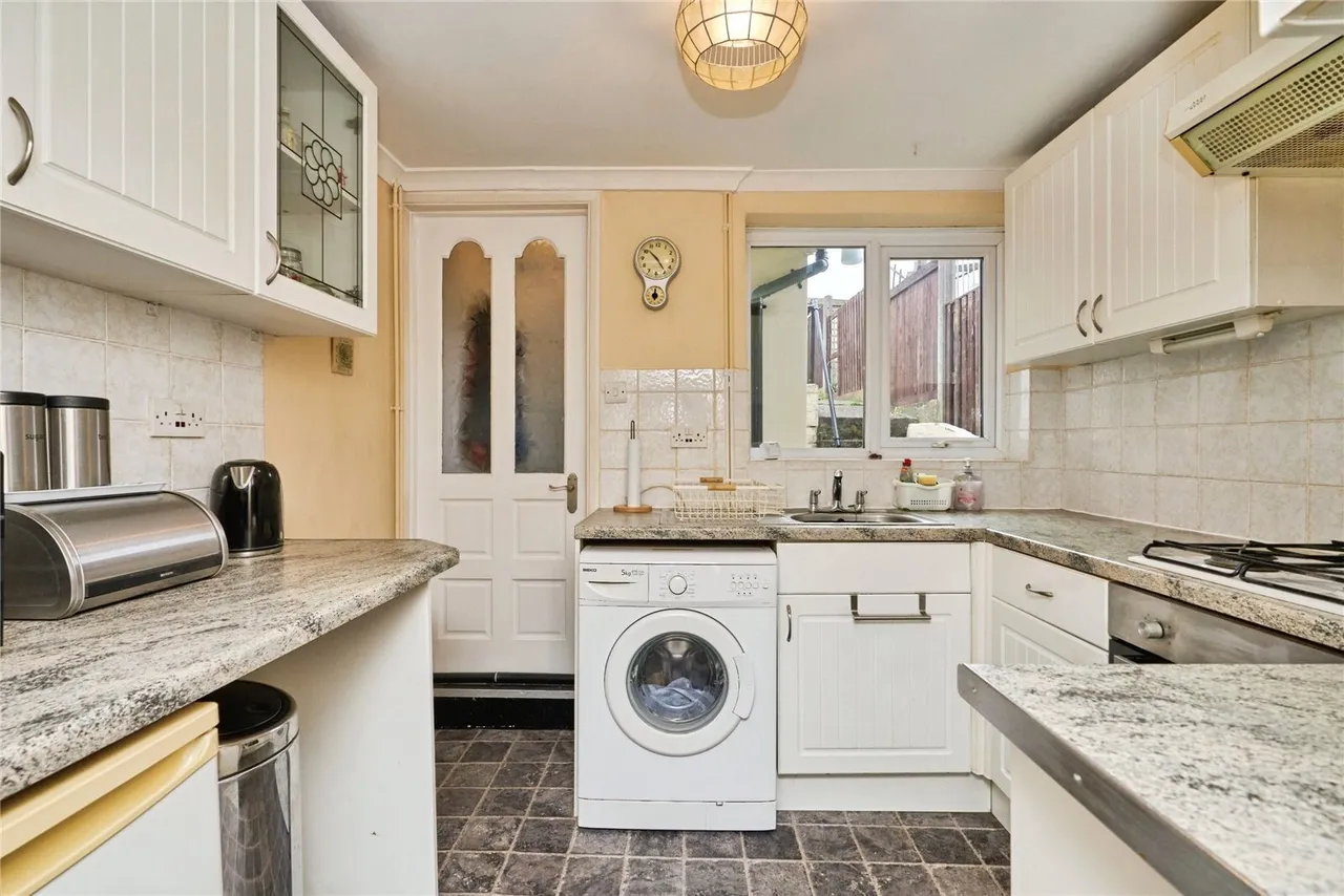 Barton Road, Newport, PO30, photo 5