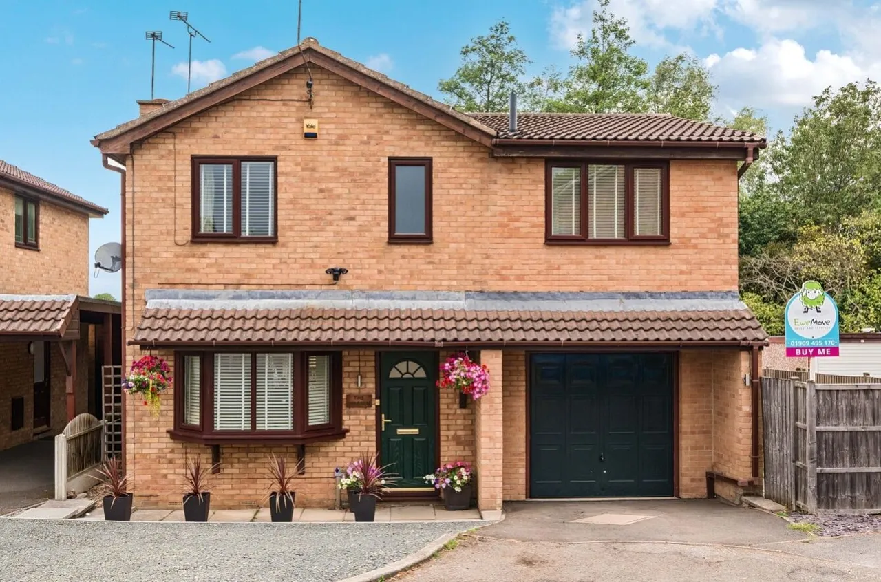 4 bed house for sale, Tiercel Mews, Dinnington, S25