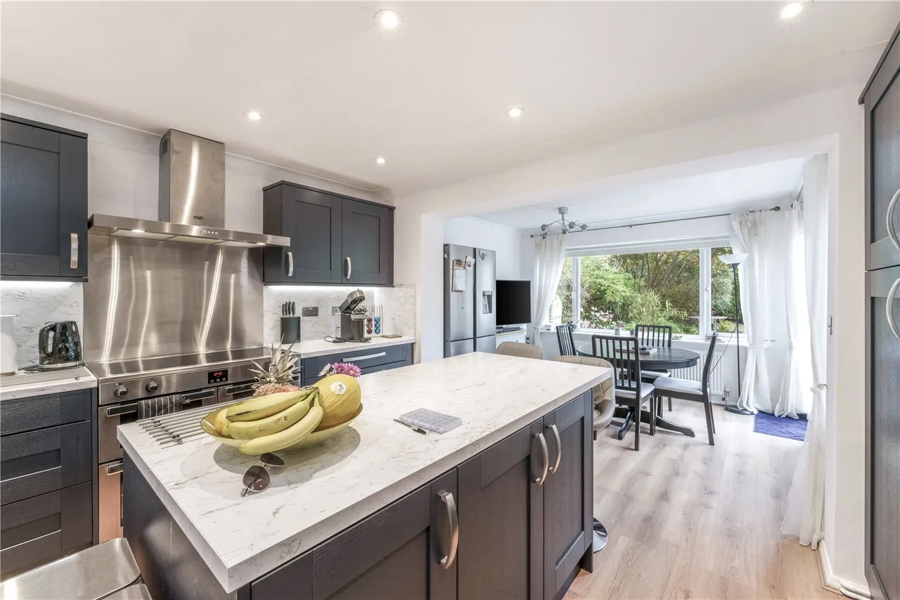 Saxonbury Avenue, Lower Sunbury, TW16 5HD, photo 2