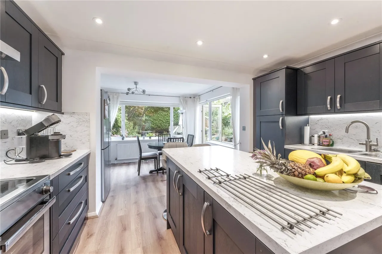 Saxonbury Avenue, Lower Sunbury, TW16 5HD, photo 4