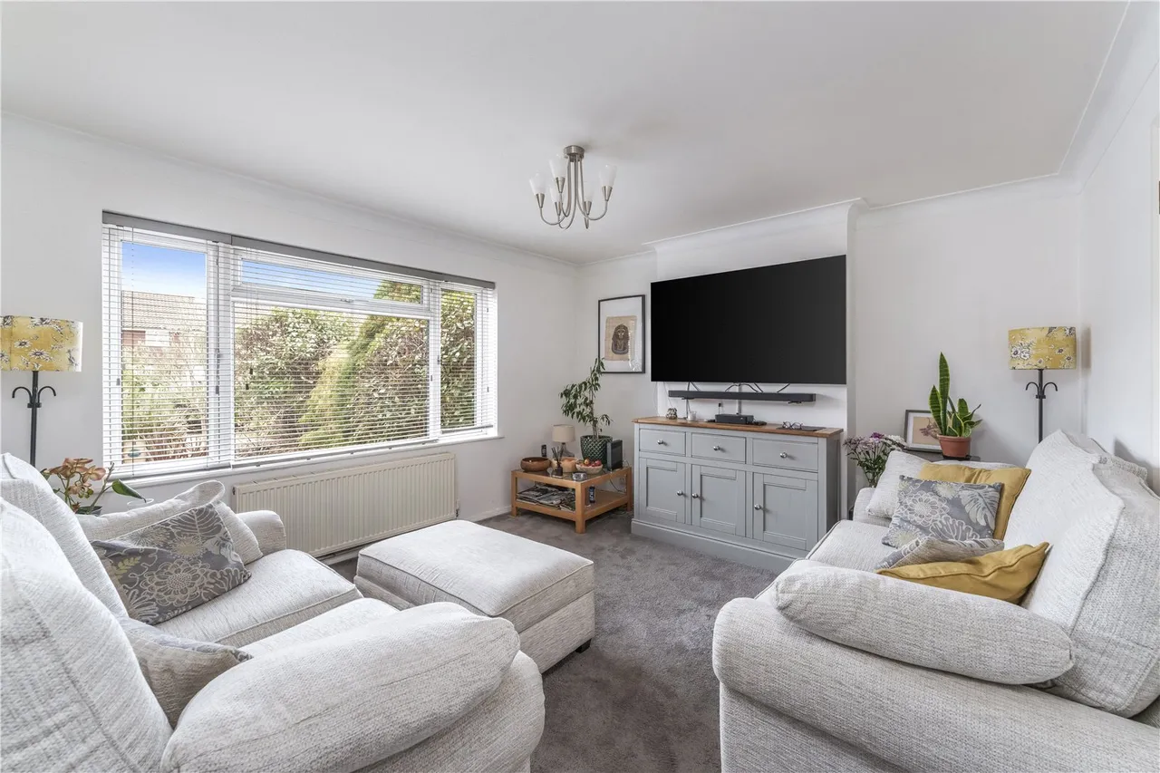 Saxonbury Avenue, Lower Sunbury, TW16 5HD, photo 3