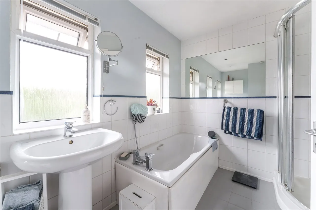 Saxonbury Avenue, Lower Sunbury, TW16 5HD, photo 11