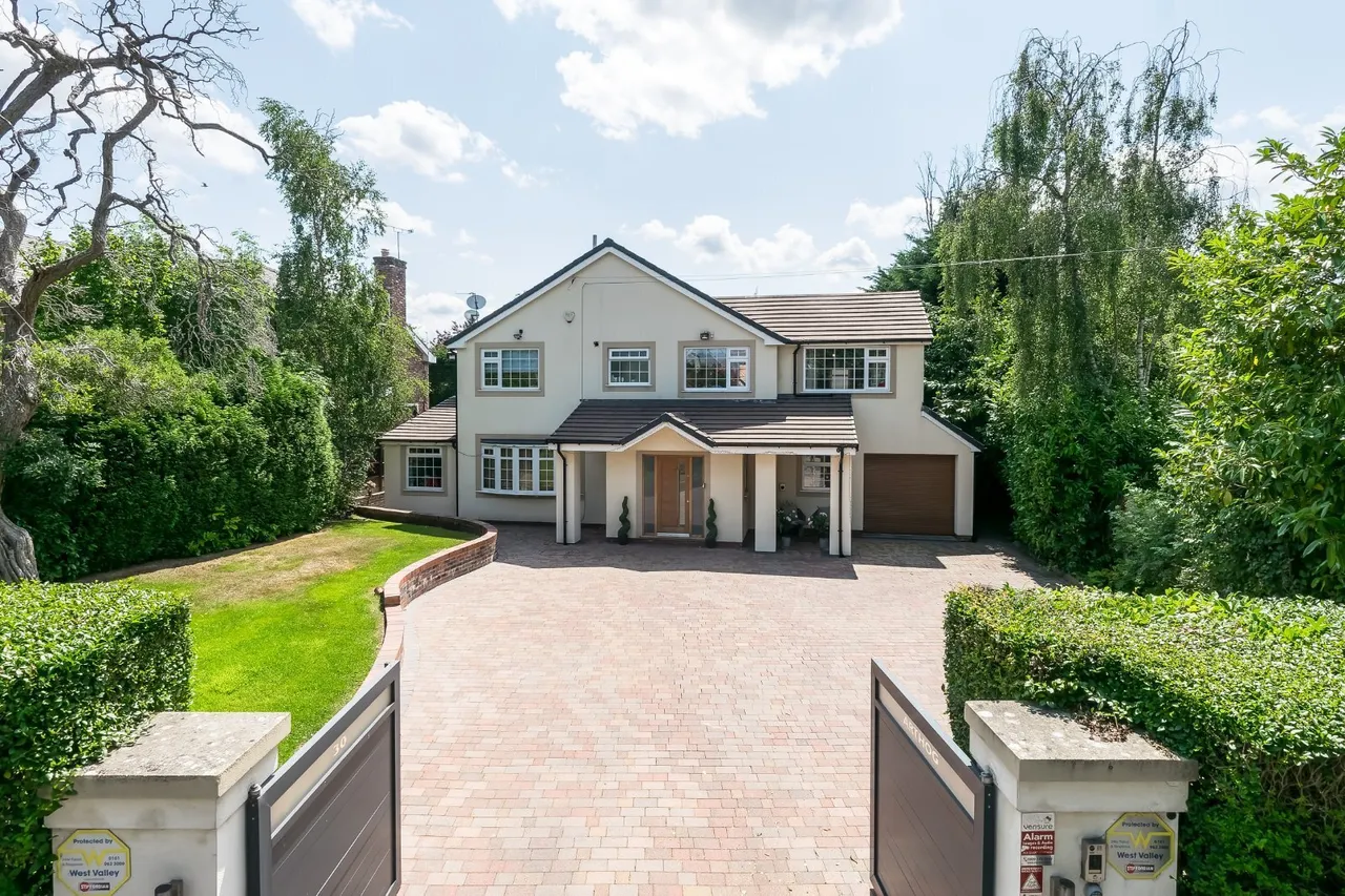 6 bed house for sale, Arthog Road, Hale, WA15