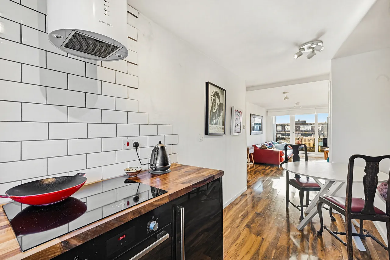 Justin Close, Brentford, TW8, photo 11