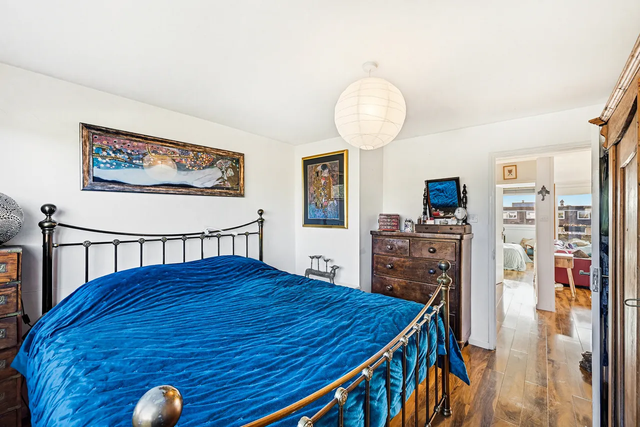 Justin Close, Brentford, TW8, photo 13
