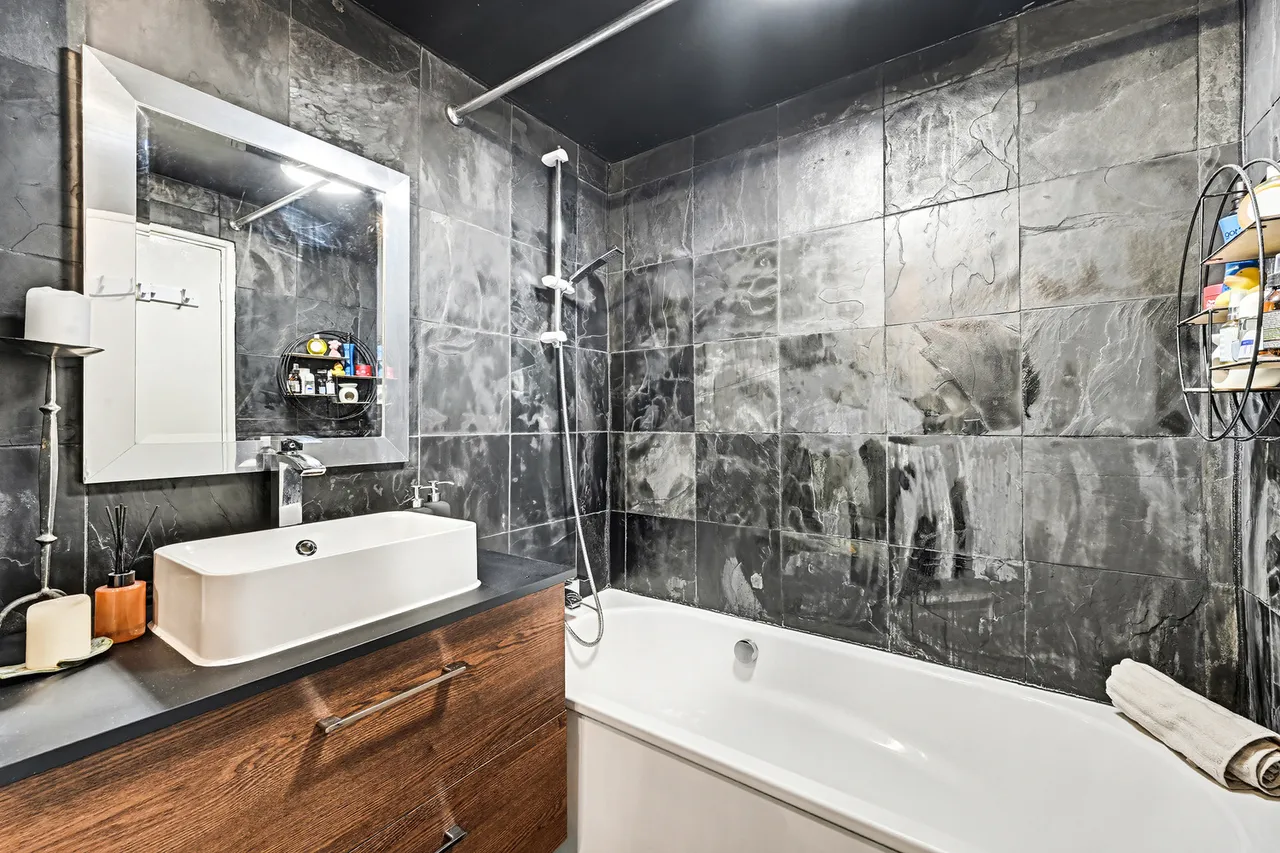 Justin Close, Brentford, TW8, photo 15
