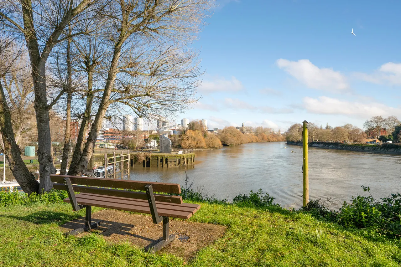 Justin Close, Brentford, TW8, photo 23