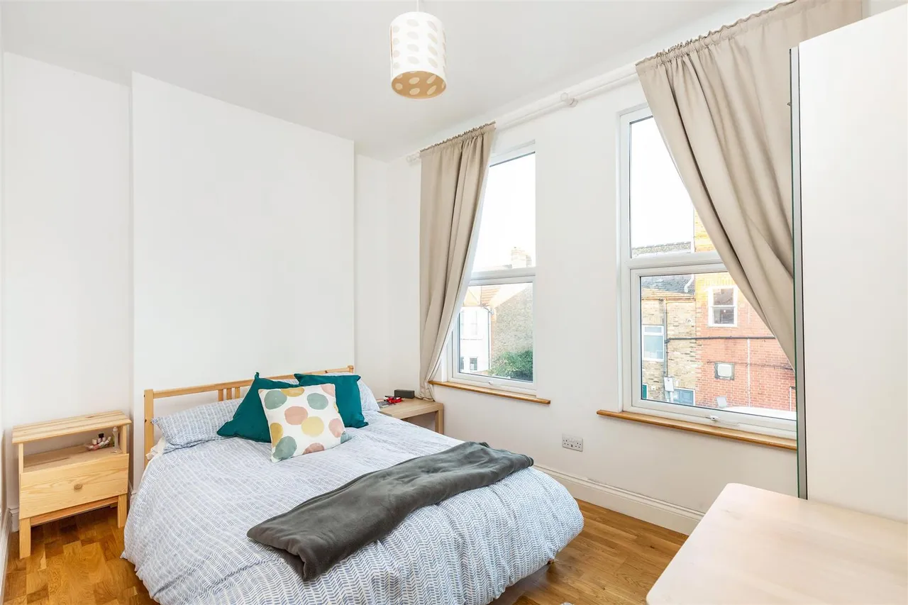 Lower Richmond Road, London, SW15, photo 3