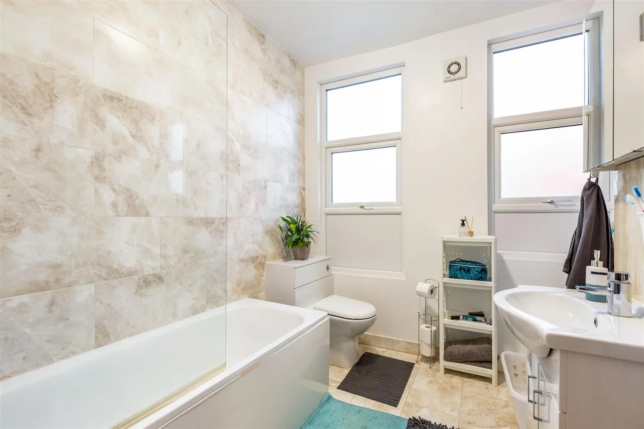 Lower Richmond Road, London, SW15, photo 4