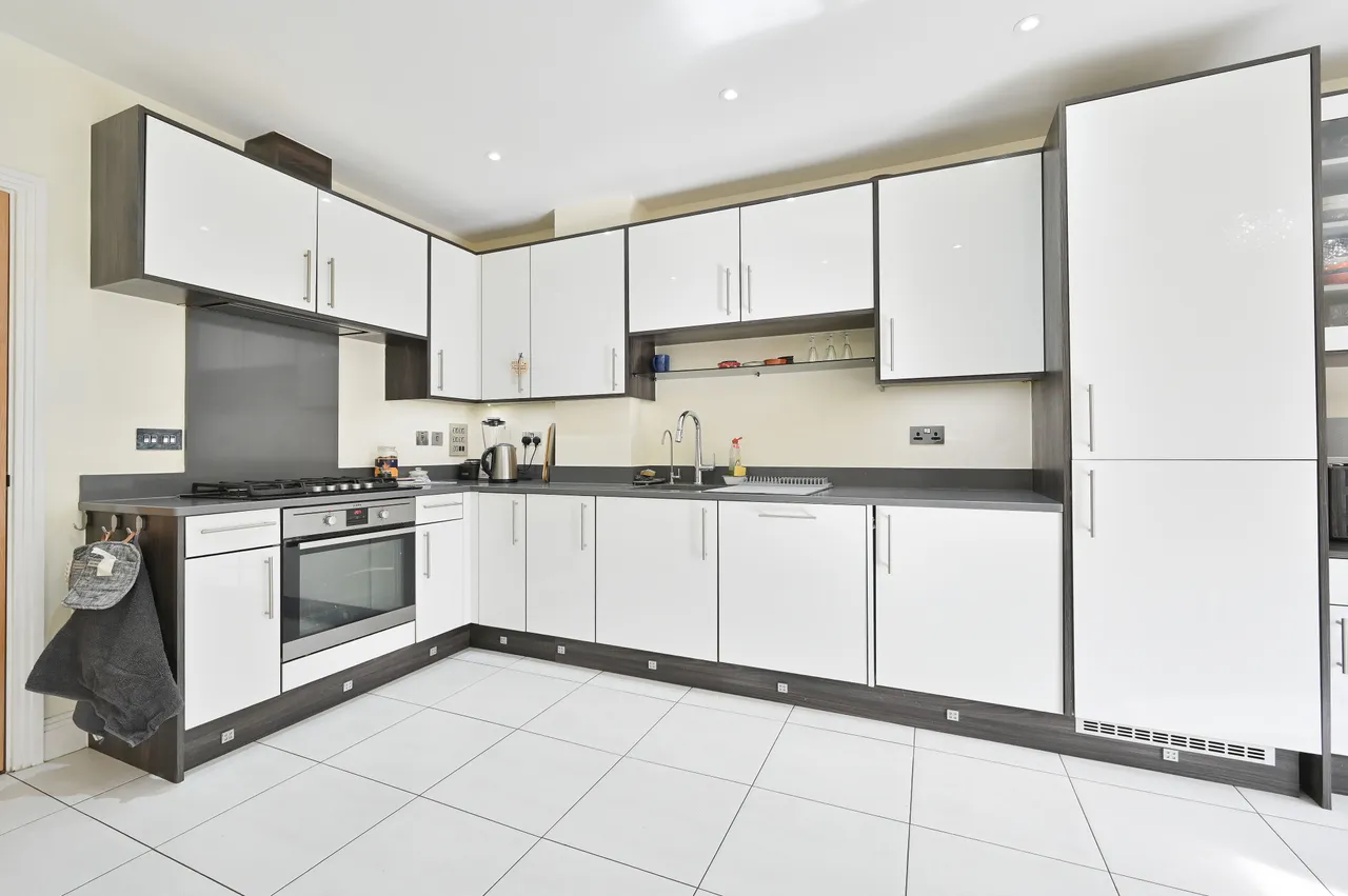 2 Neilson Close, Watford, photo 6