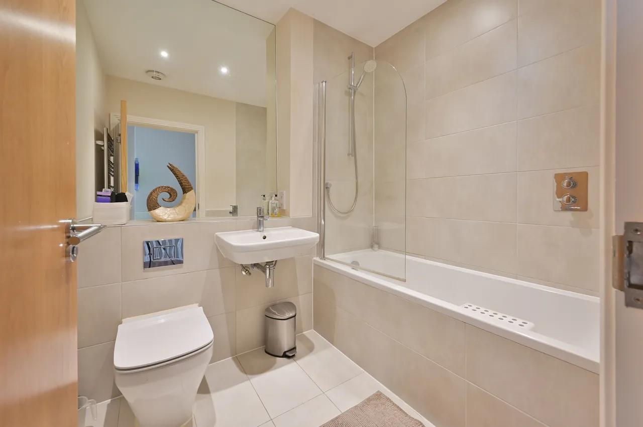 2 Neilson Close, Watford, photo 8
