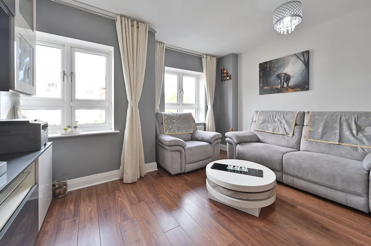 2 Neilson Close, Watford, photo 3