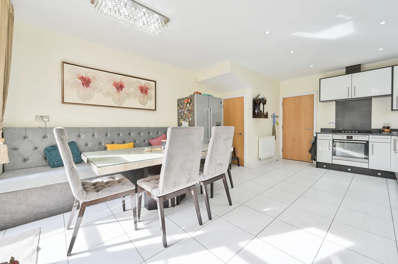 2 Neilson Close, Watford, photo 7