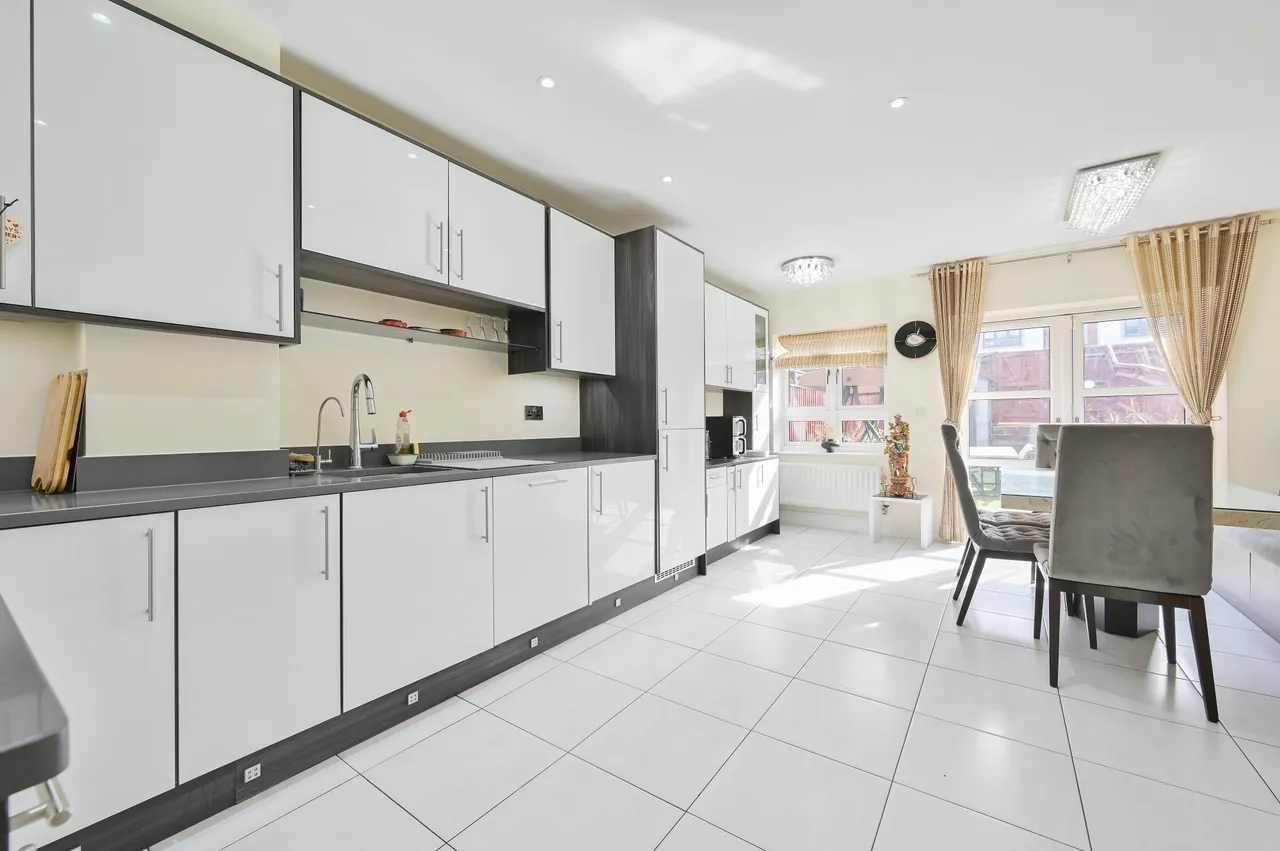 2 Neilson Close, Watford, photo 11