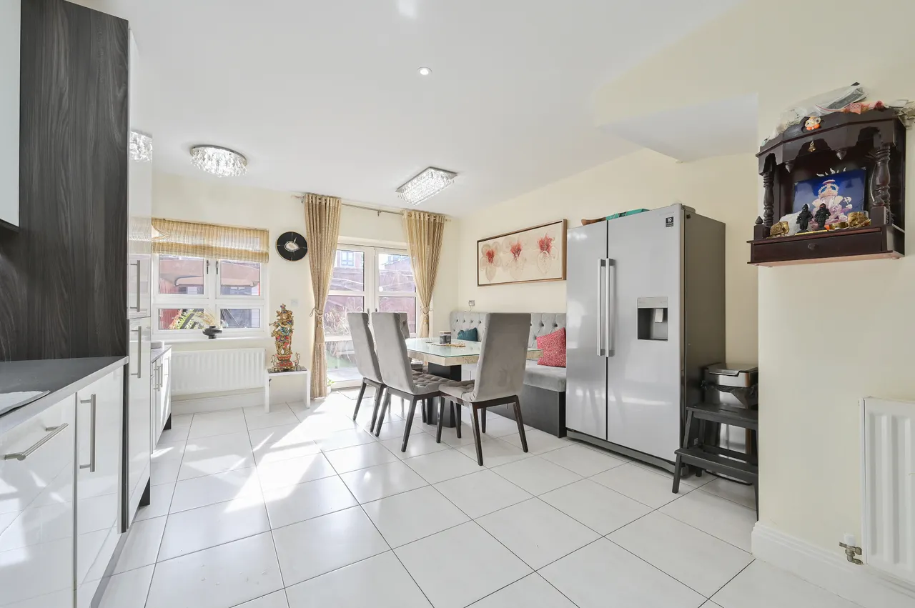 2 Neilson Close, Watford, photo 5