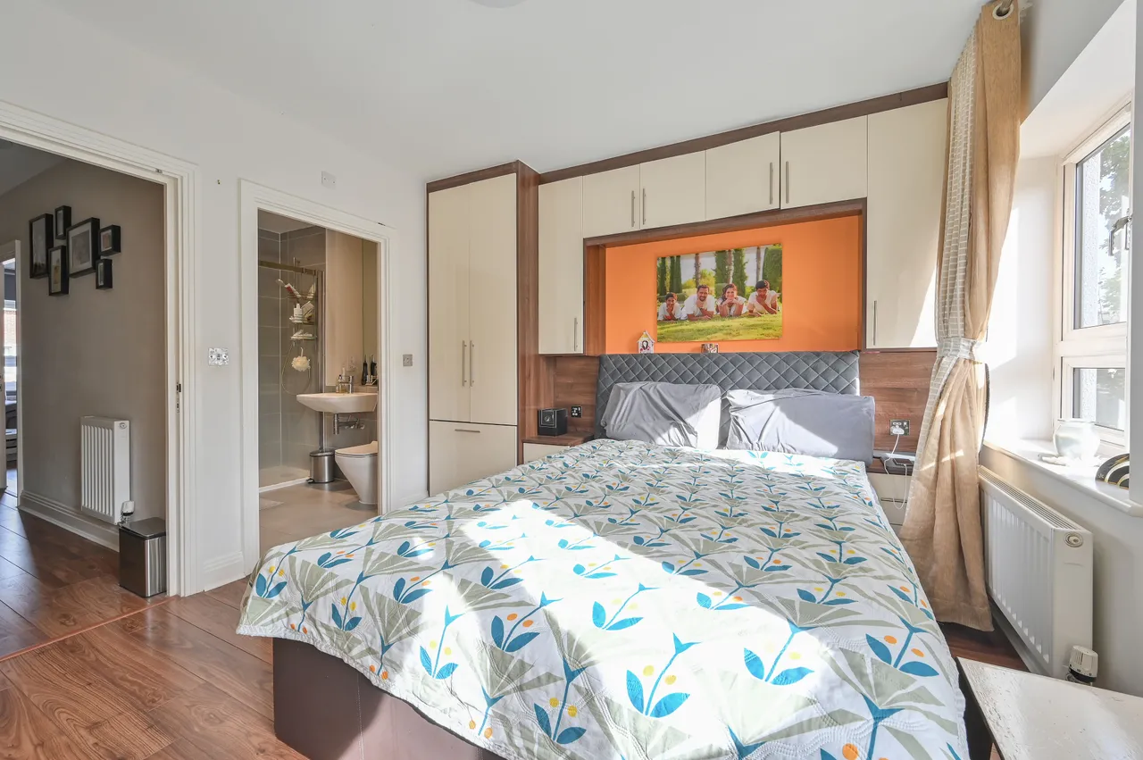 2 Neilson Close, Watford, photo 9