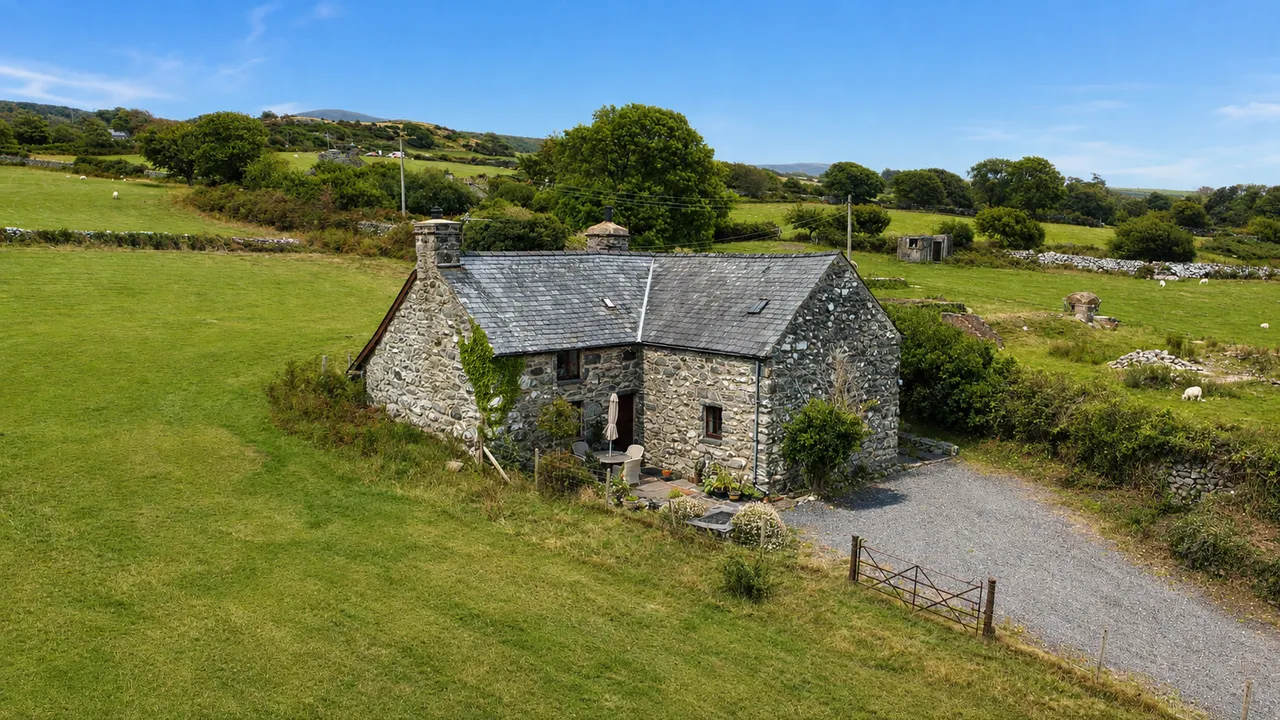 Talwrn Bach Cottage, Llanbedr, LL45, photo 22
