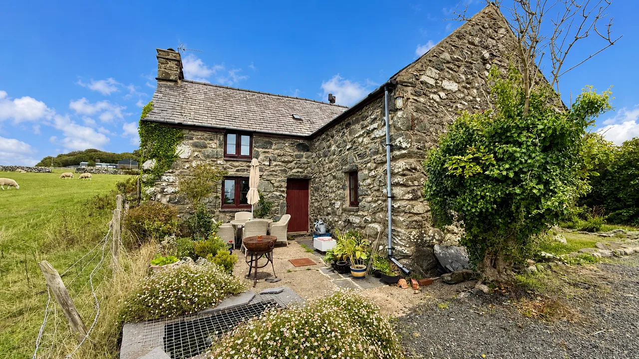 3 bed house for sale, Talwrn Bach Cottage, Llanbedr, LL45