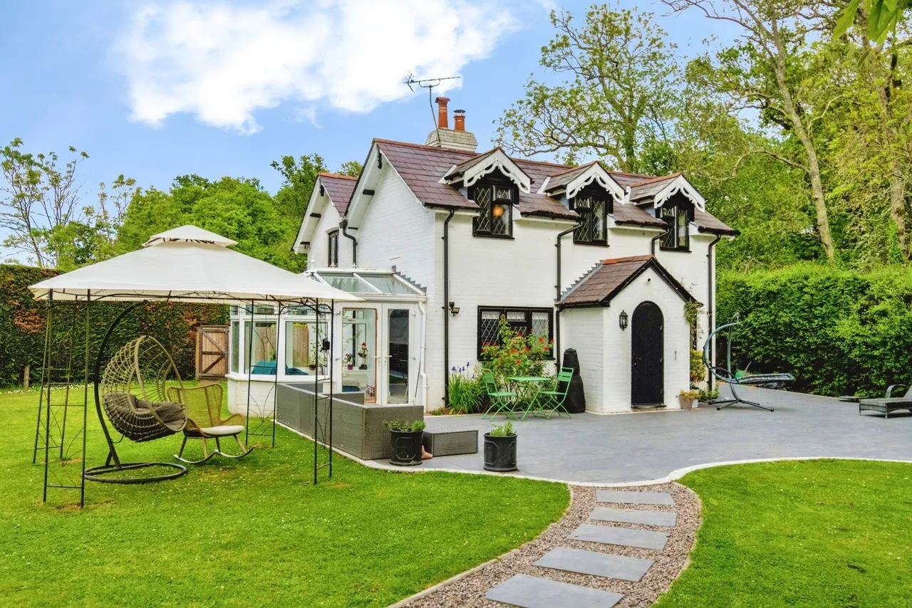 4 bed house for sale, Ringwood Road, Bartley, SO40